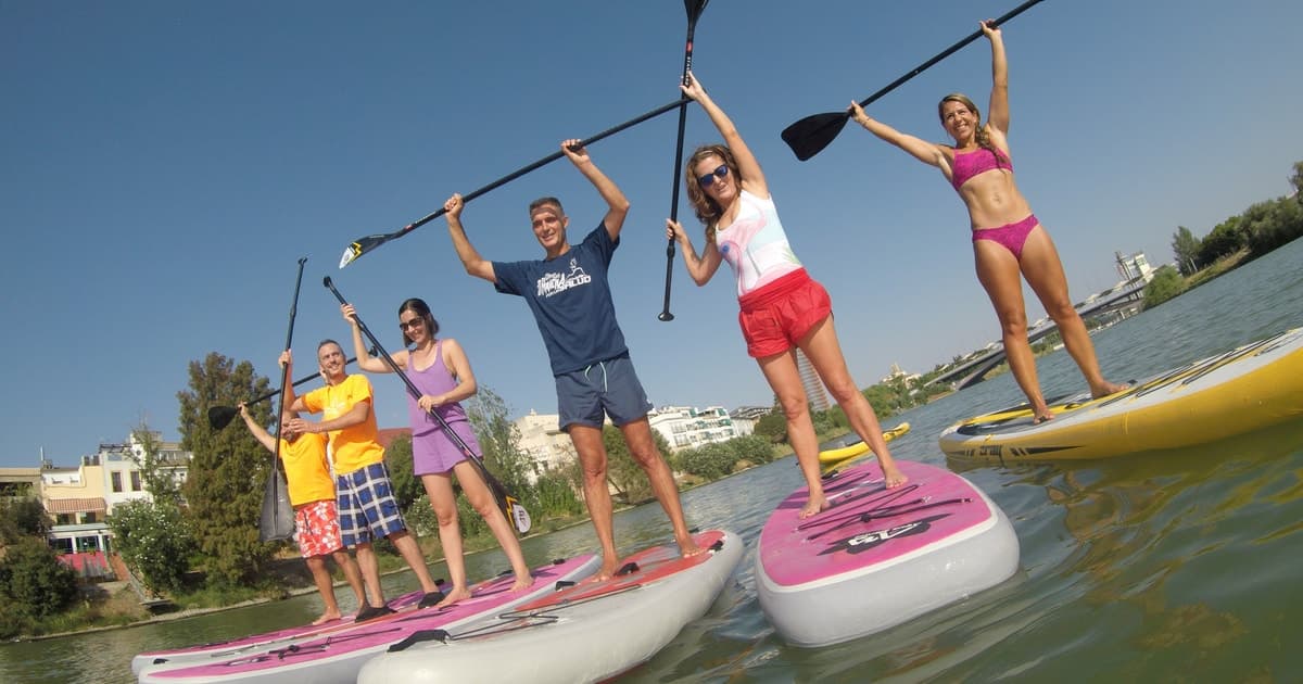 Sevilla: alquiler de tabla de surf de remo con vistas a Triana