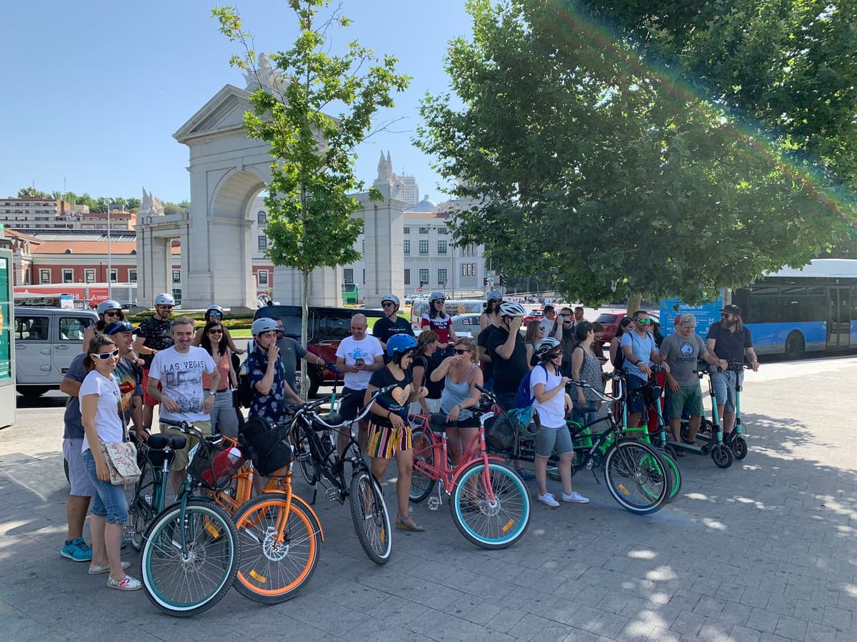Madrid: Barrio Literario y Parque del Retiro Tour en Bicicleta Eléctrica
