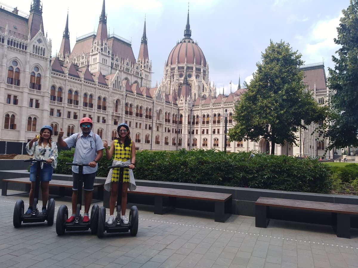 Budapest: Tour en Segway guiado en directo por el Barrio del Castillo