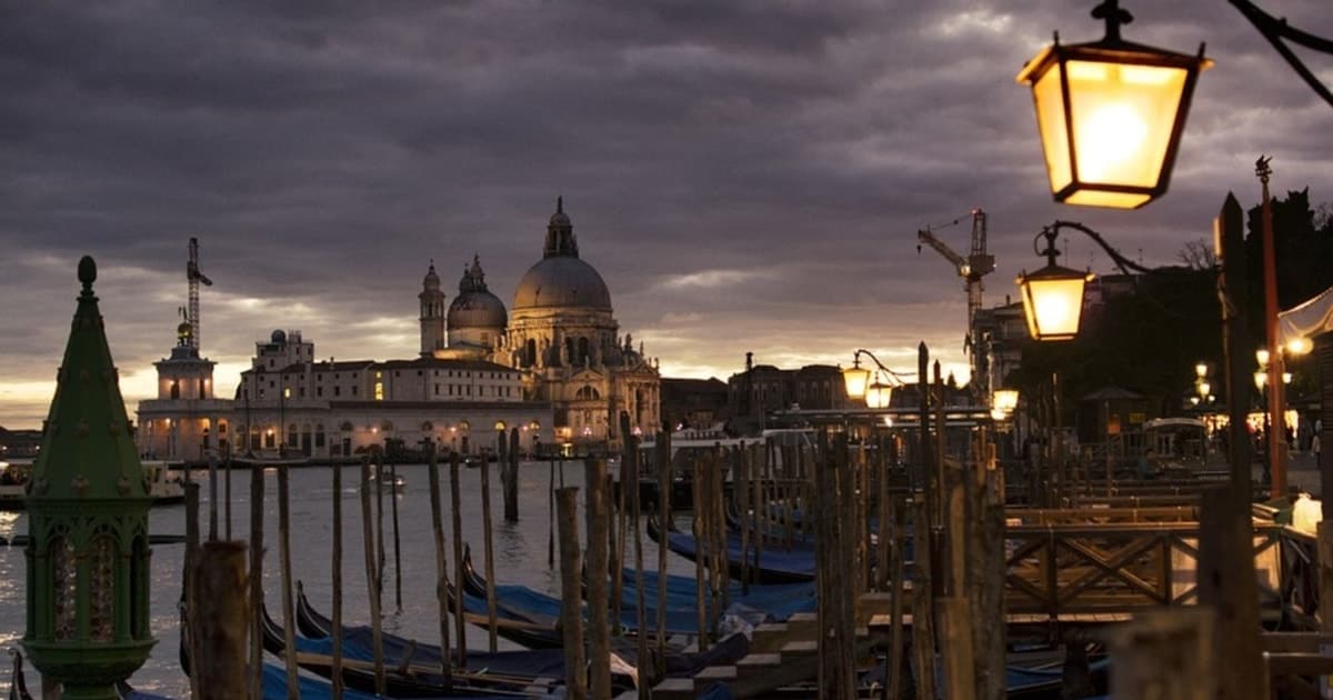 Venecia: tour a pie privado de 2 horas por la noche