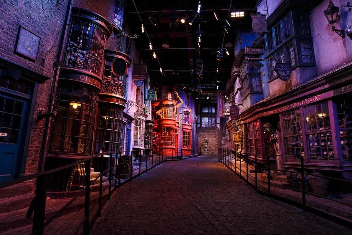 London: Warner Bros. Studio Harry Potter Tour & Branded Bus