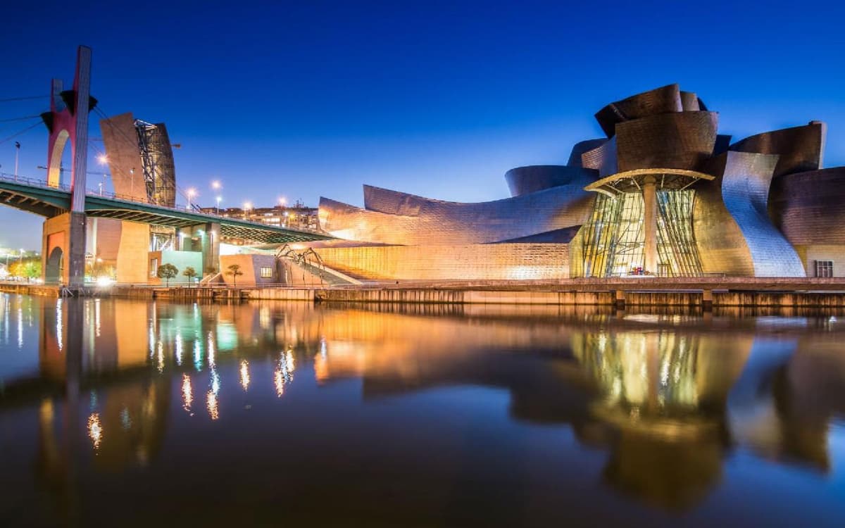 Bilbao: Experiencia VIP en el Guggenheim. Grupo reducido. Guía experto.