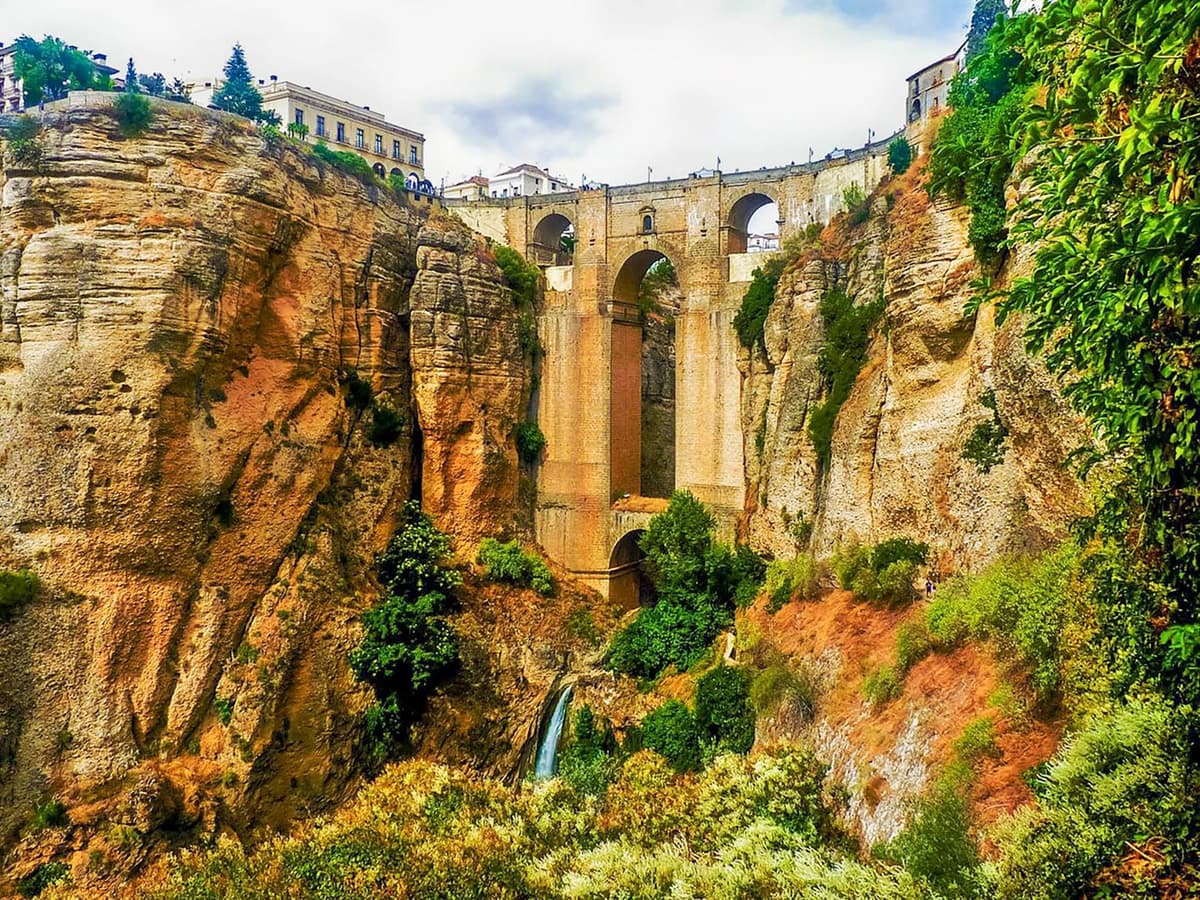 Desde Málaga: Excursión de un día a Ronda y Setenil con guía