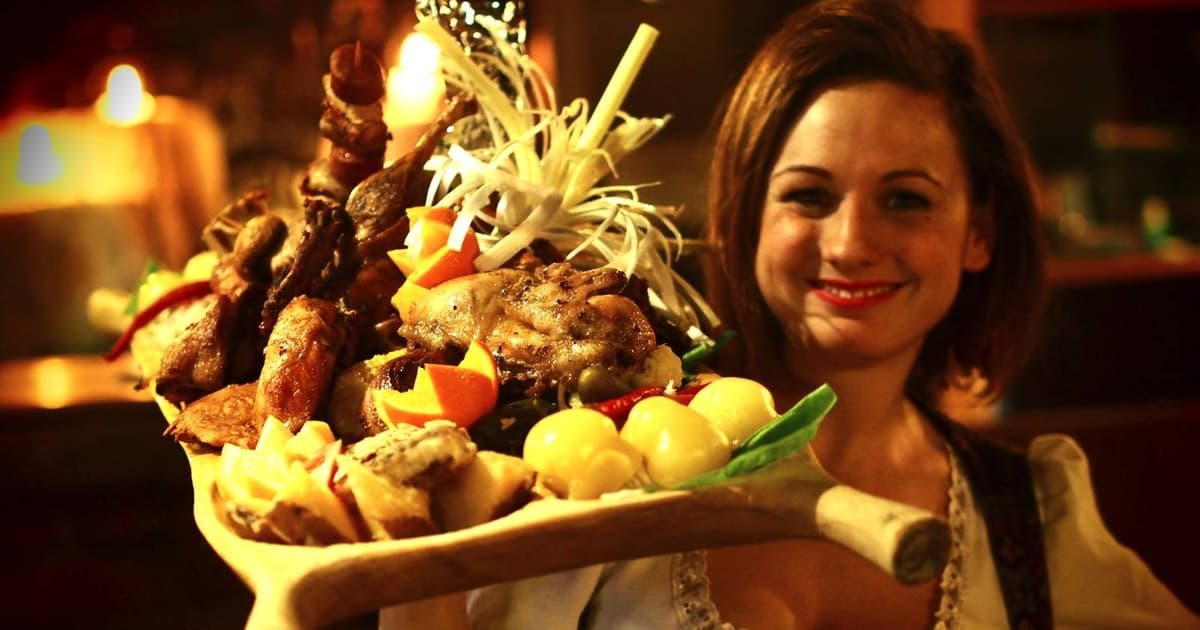 Budapest: Sir Lancelot Medieval Dinner with Drink and Show