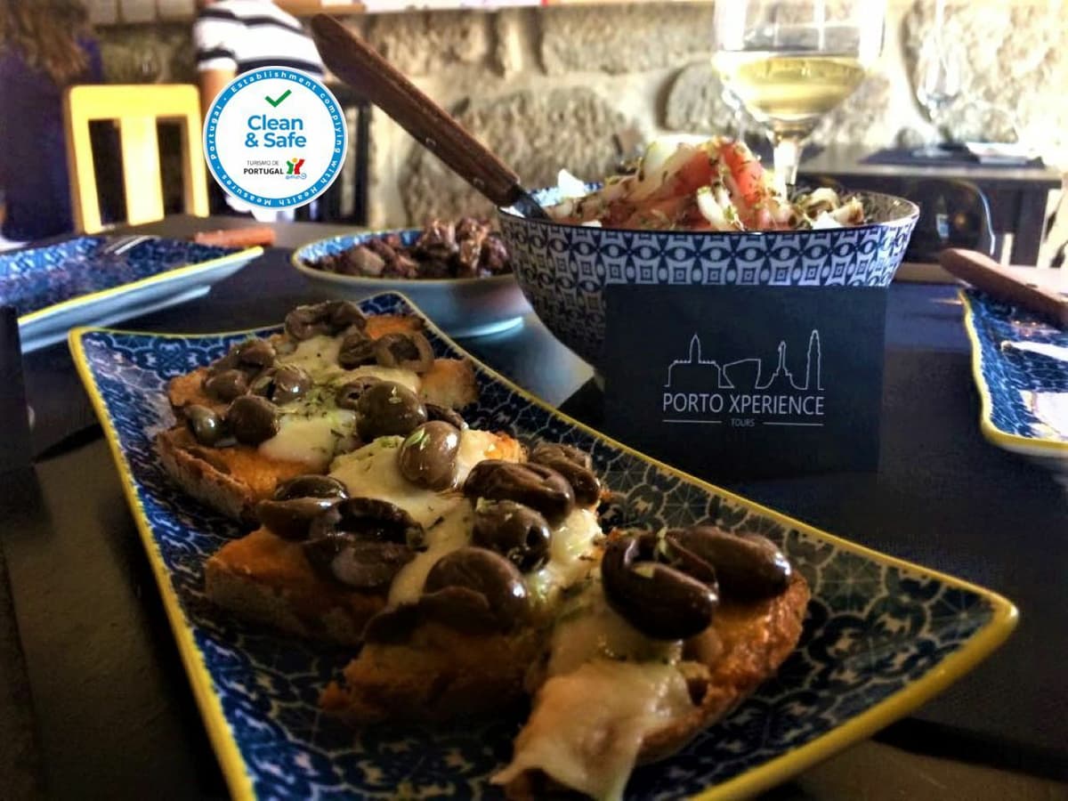 Oporto: Tour gastronómico privado a pie con degustaciones