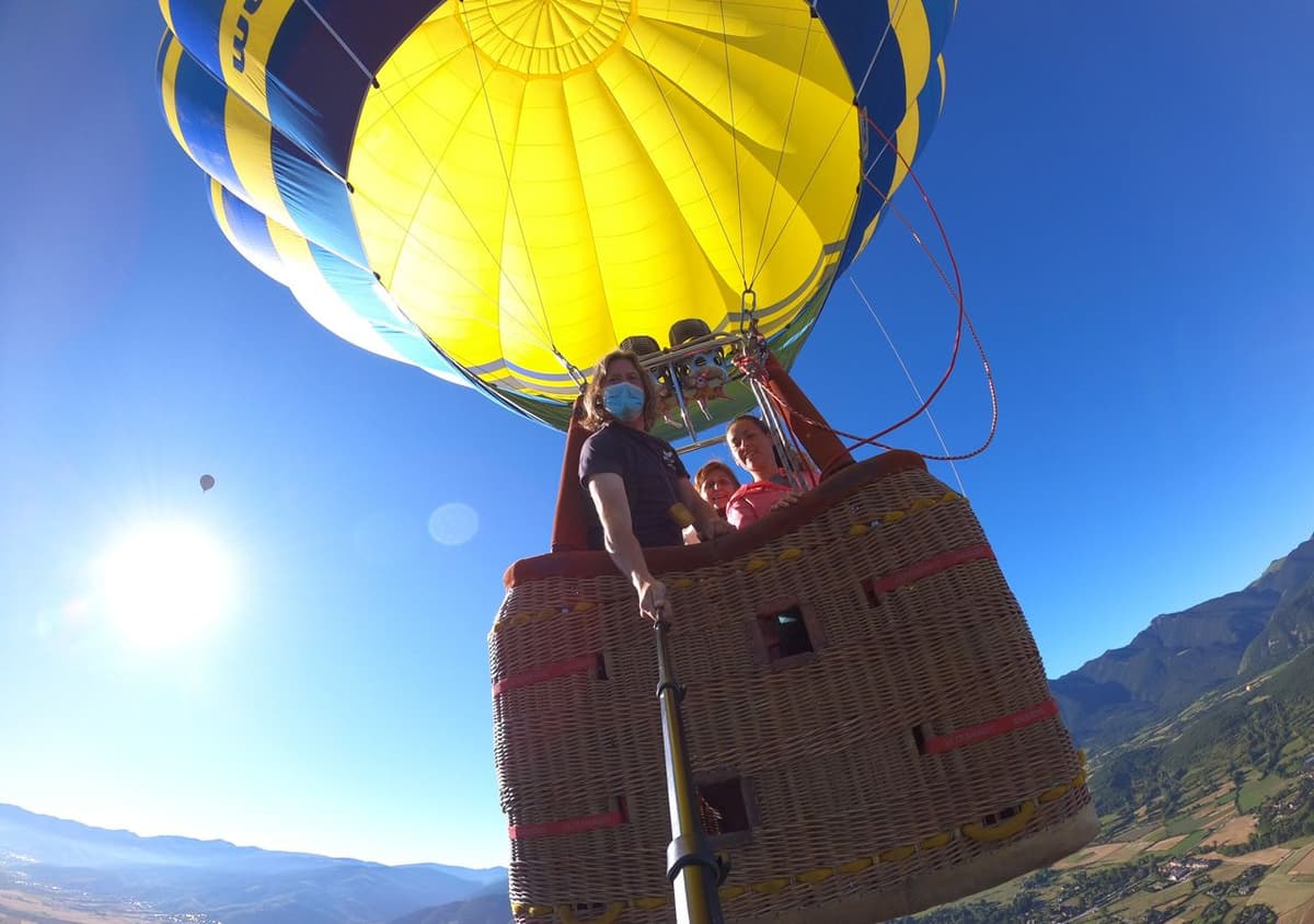 Barcelona: vuelo privado en globo con servicio de recogida