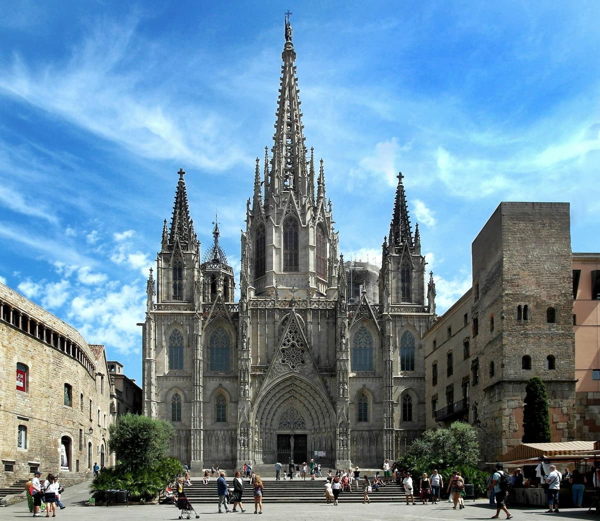 Barcelona: Gothic Quarter Walking Tour with Optional Tapas