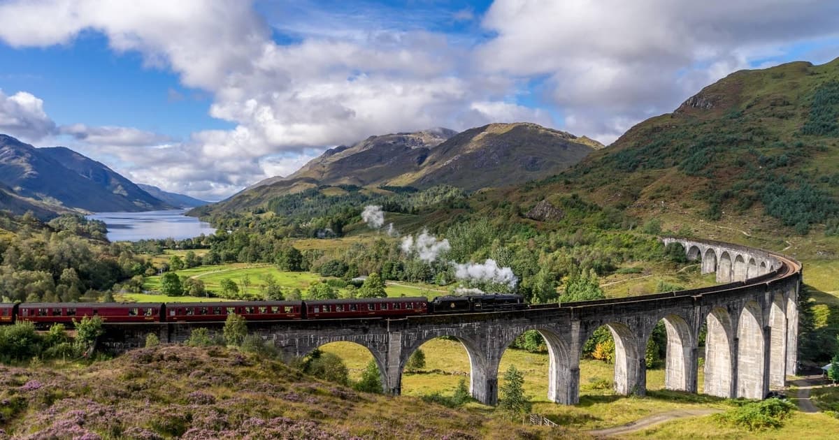 Glenfinnan, Glencoe & Loch Shiel Small Group Tour: Glasgow