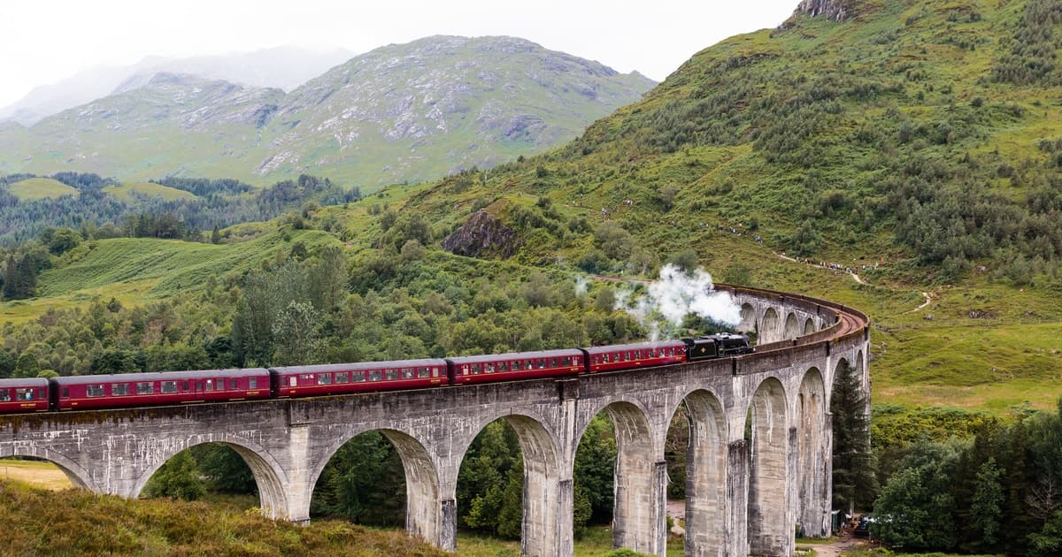 From Edinburgh: Hogwarts Express, Glenfinnan & Highland Tour