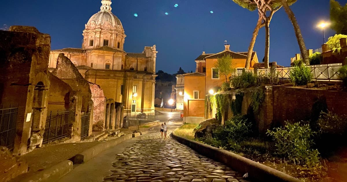 Roma: maravillas de la antigua Roma al anochecer