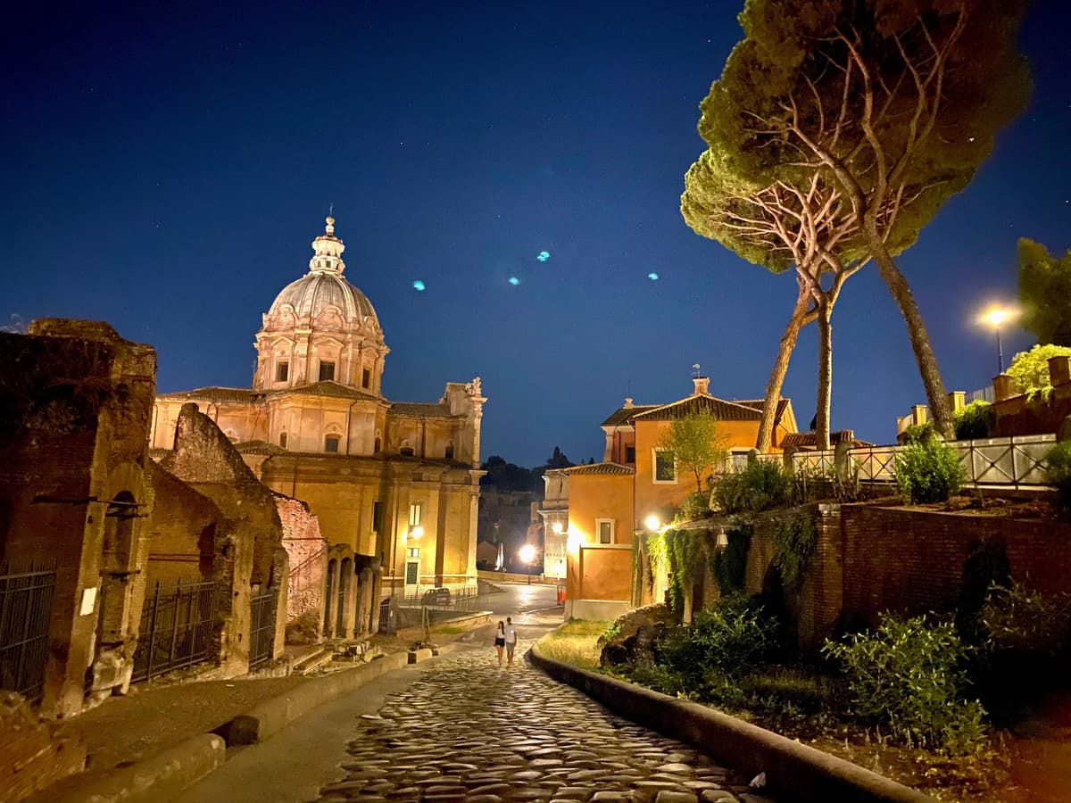 Roma: maravillas de la antigua Roma al anochecer