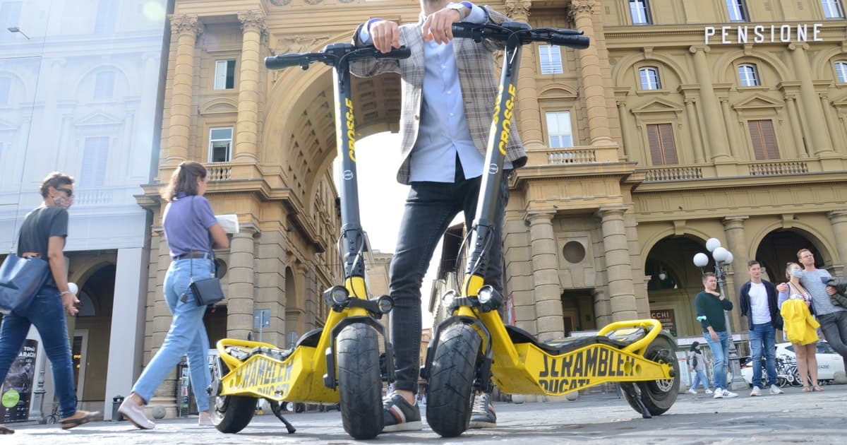 Florence: Electric Scooter Tour with Guide