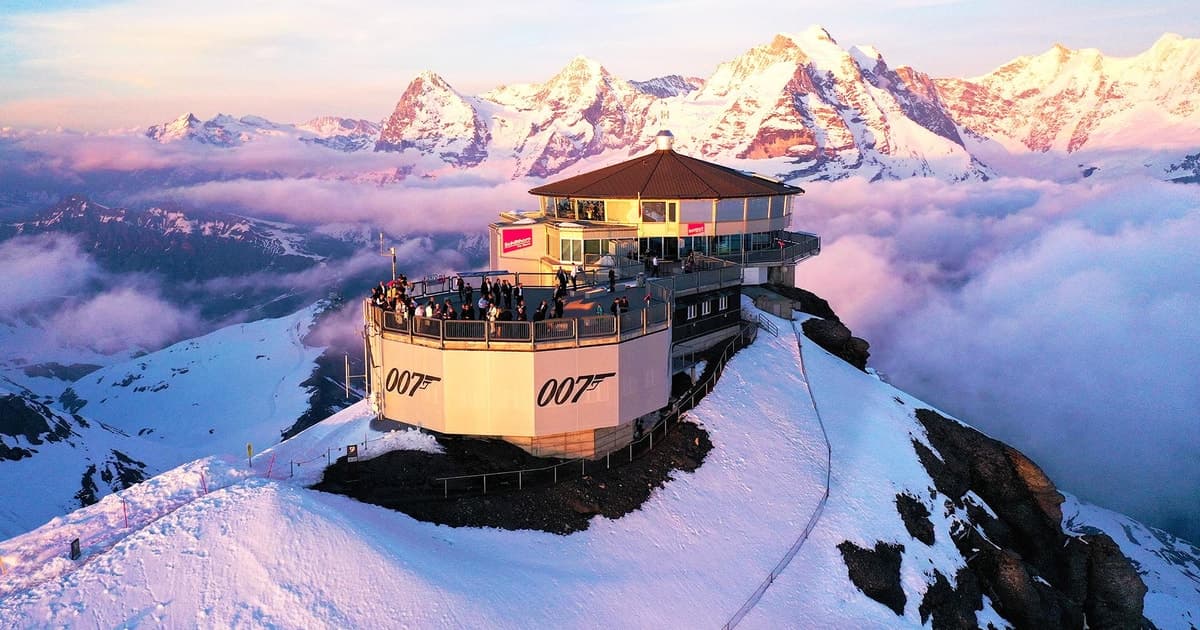 Zurich: Day trip to Schilthorn, Thrill Walk, and Bond World