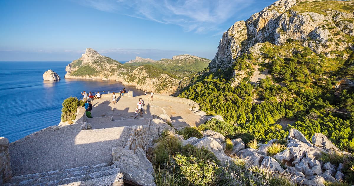 Mallorca: casco antiguo de Alcudia, mercado y playa de Formentor