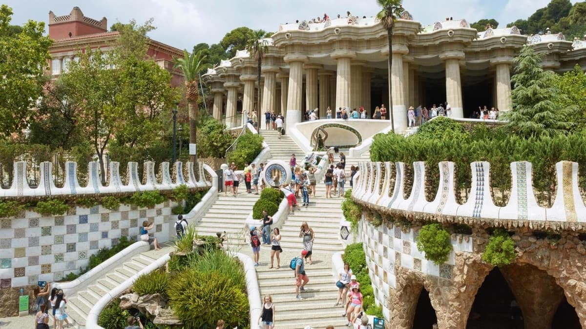 Private E-Bike Tour: Park Güell & Best of Barcelona