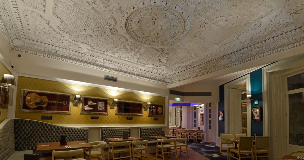 Porto: Hard Rock Cafe Skip-the-Line with Set Menu