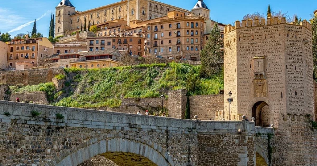 Madrid: Day Trip to Toledo with Walking Tour & Small Group