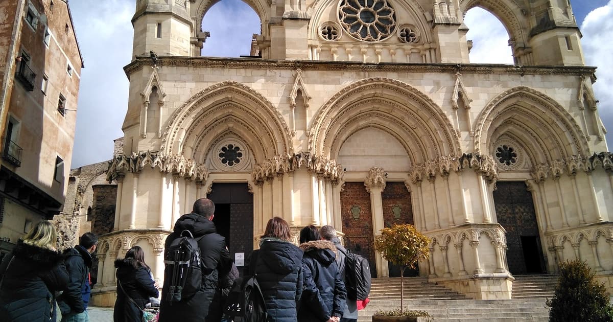 Madrid: excursión de 1 día a Cuenca, catedral y casas colgantes