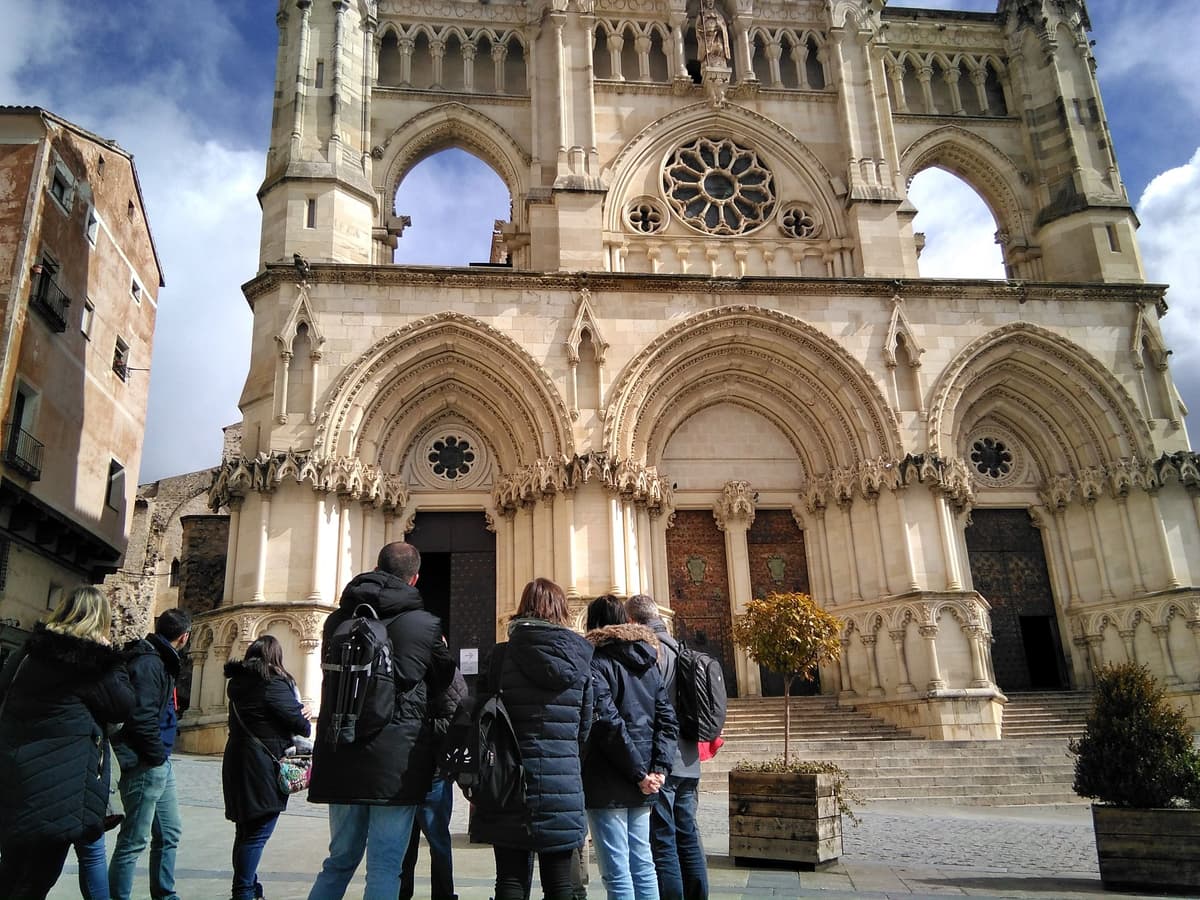 Madrid: excursión de 1 día a Cuenca, catedral y casas colgantes