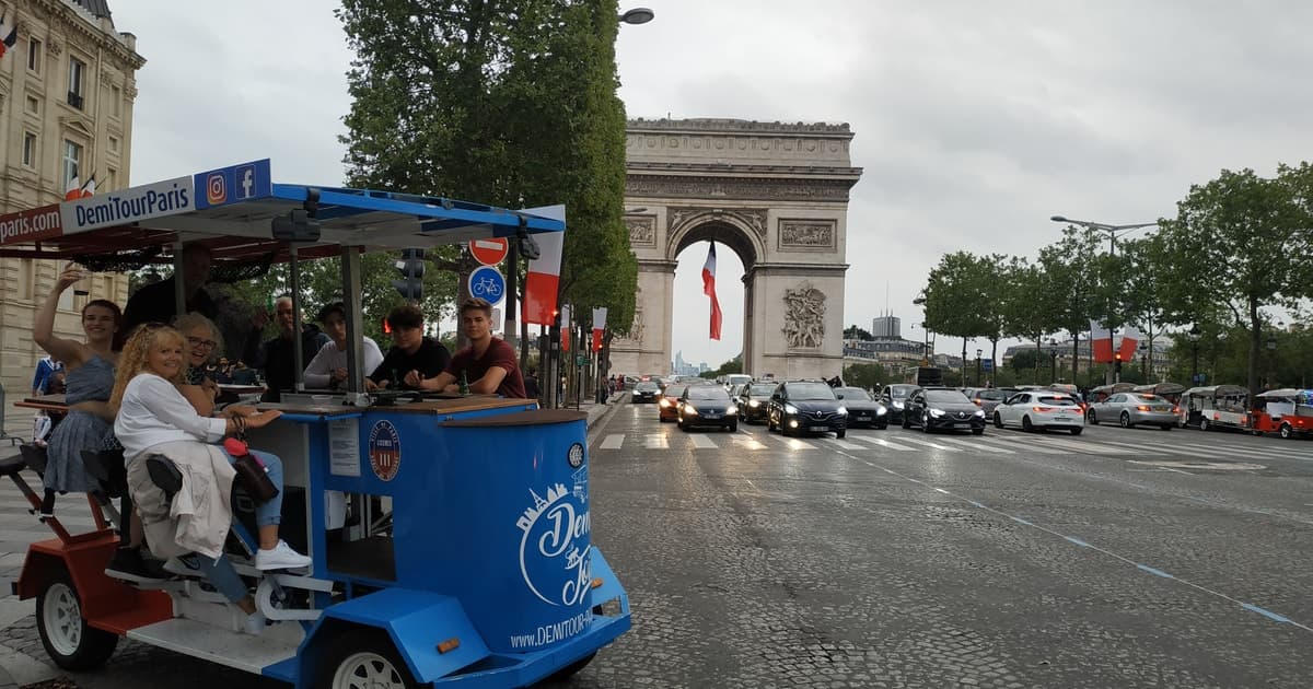 Paris: Beer Bike Bar With Drinks Included
