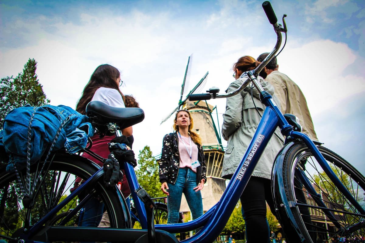 Tour de 1 día por Ámsterdam: a pie, en bici y en barco