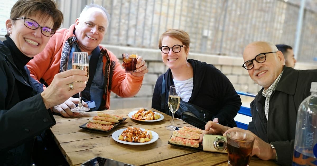 Barcelona: Private Foodie Tour + Sagrada Família Tickets