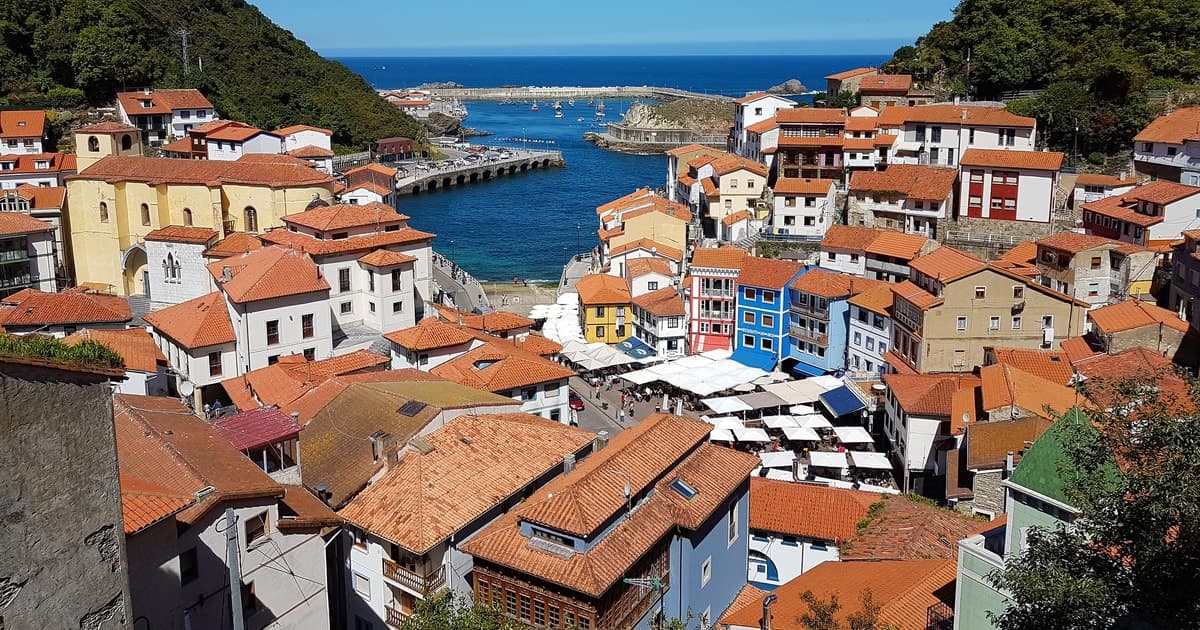 Desde Gijón: Excursión de un día a Luarca, Cudillero y Avilés