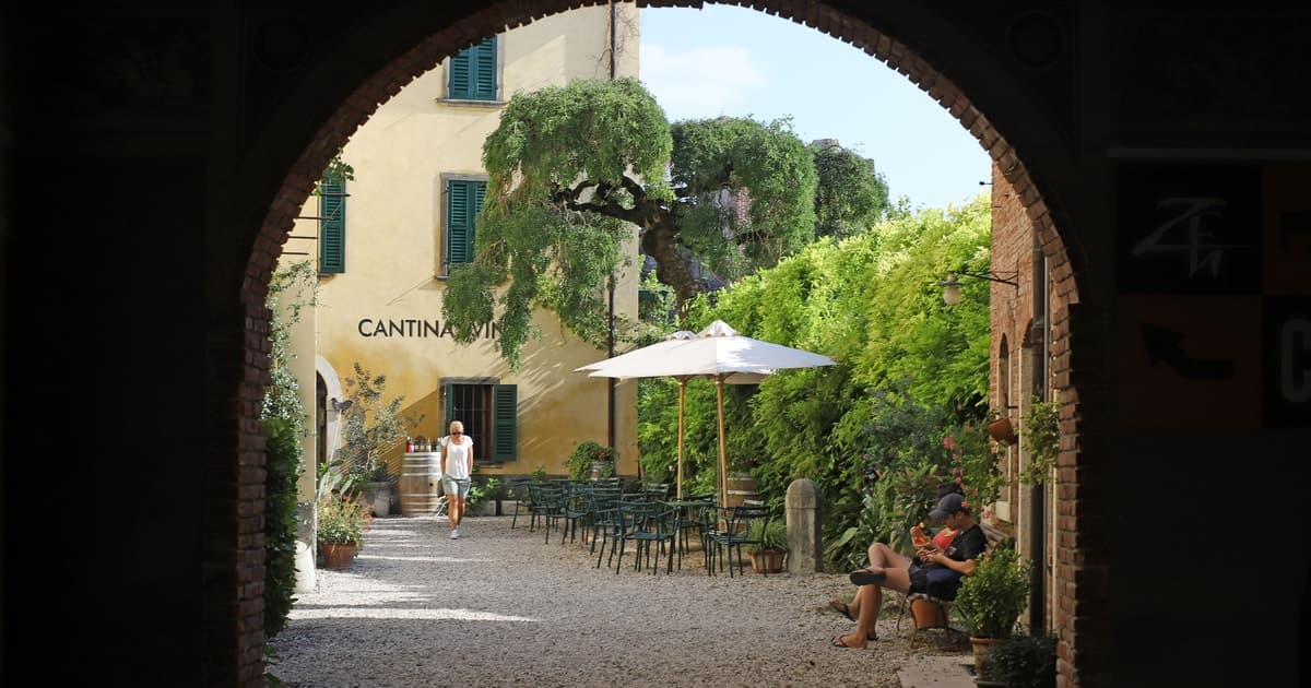 Lazise: Historical Center Wine Tasting Tour