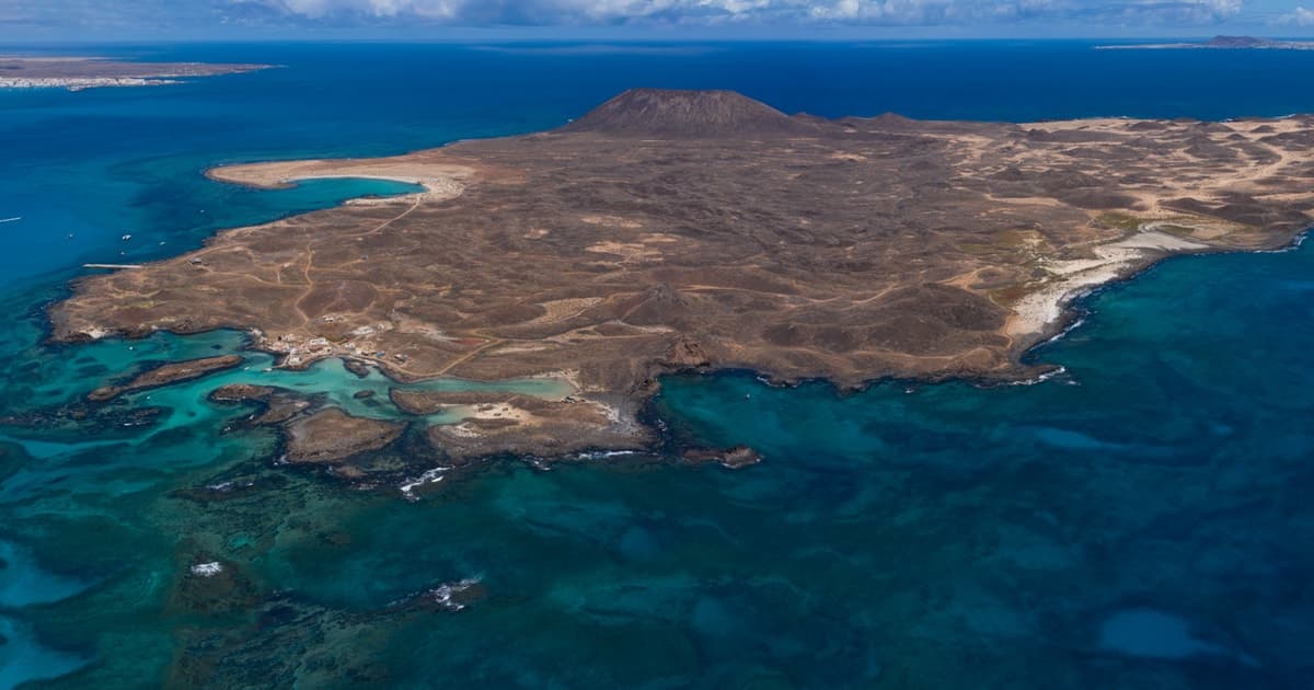 Desde Lanzarote: Crucero de un día a la Isla de Lobos y Fuerteventura
