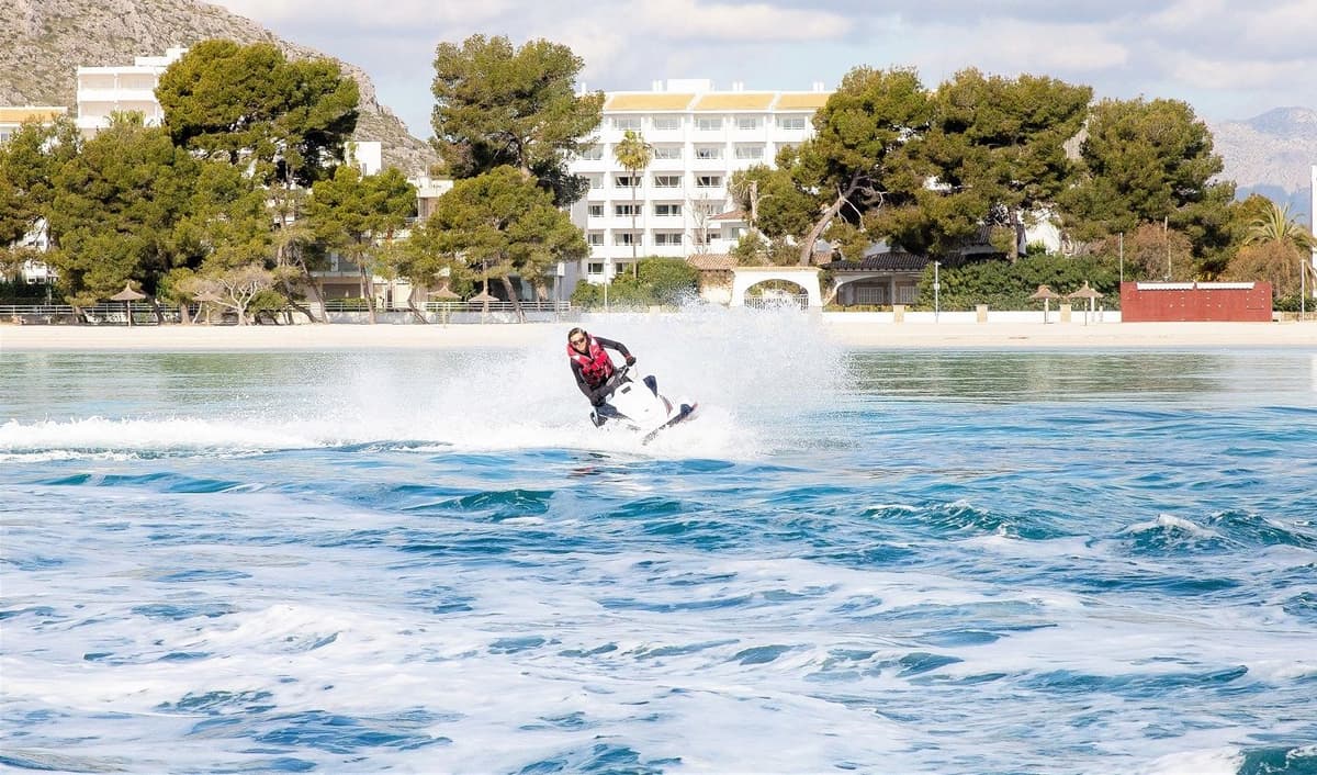 Alcudia: Aventura de 30 minutos en moto acuática para principiantes y fotos