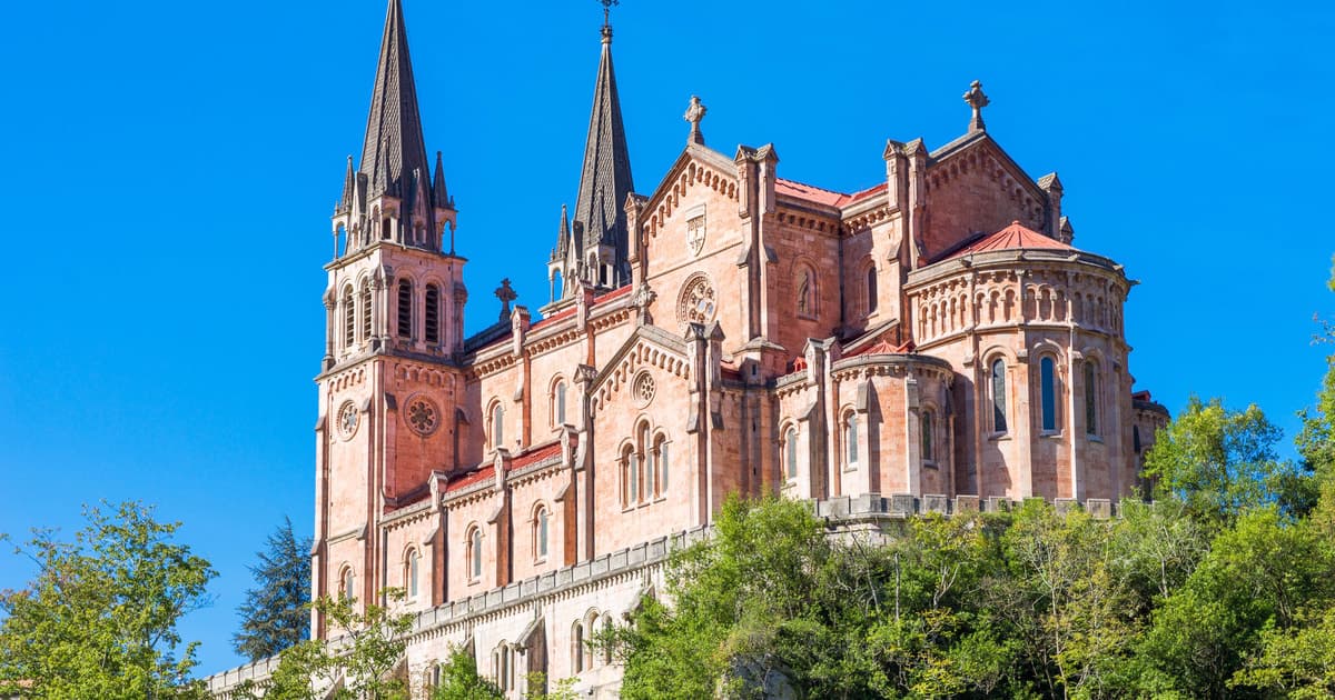 Desde Gijón: Lagos de Covadonga, Cangas de Onís y Lastres
