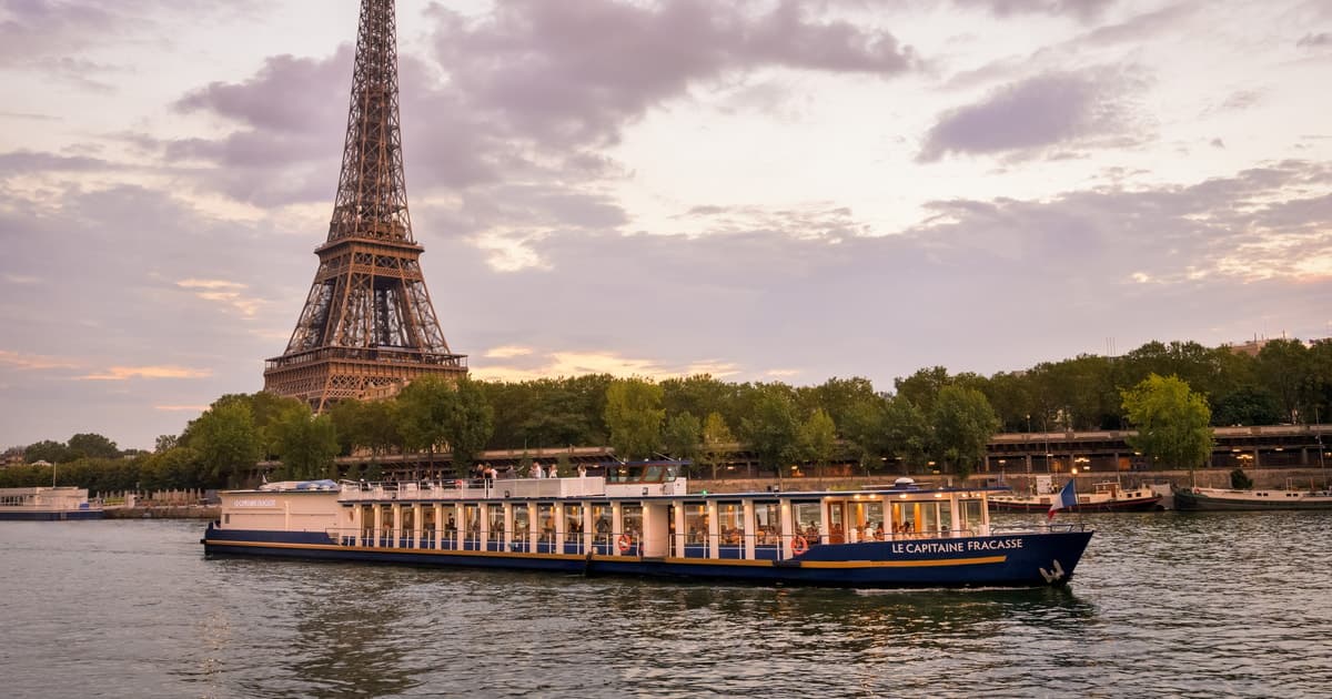 París: Crucero romántico con cena de 3 platos por el Sena