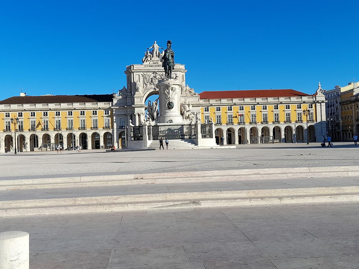 Lisbon: 2 hours Private City Highlights Tuk-Tuk Tour for two