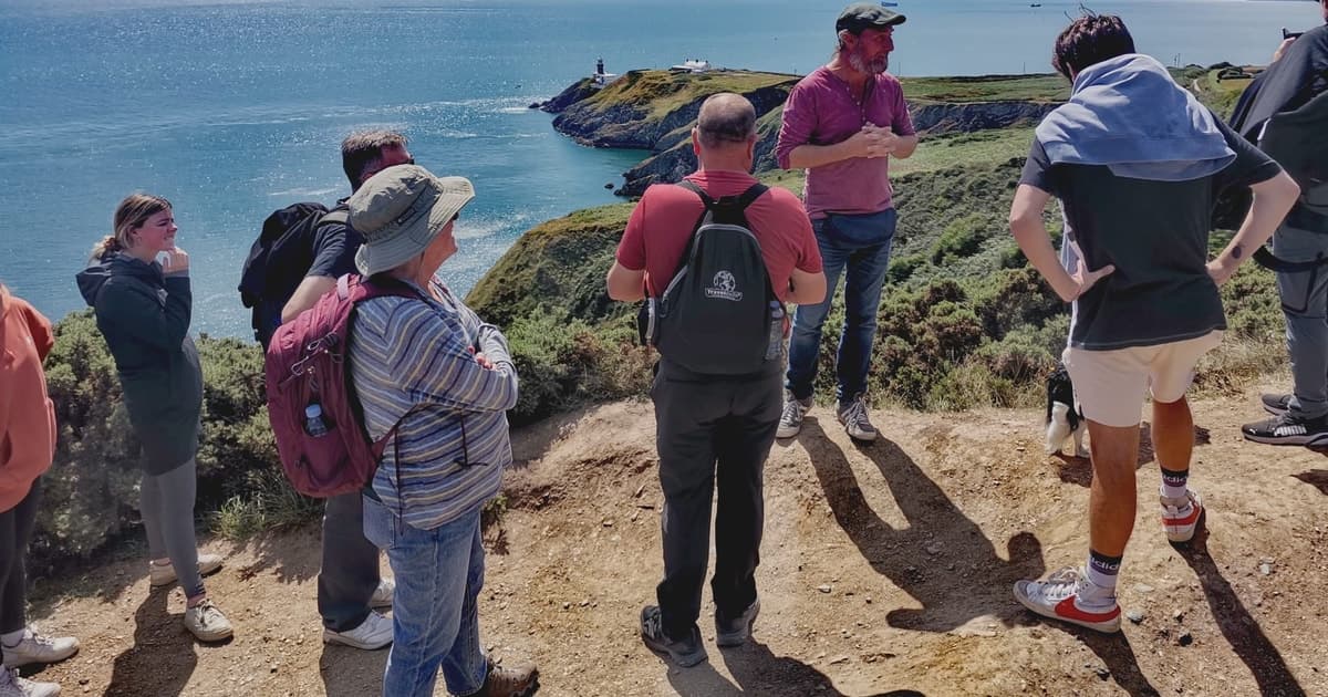 Dublin: Dublin Coastal Hike and Pints & Puppies
