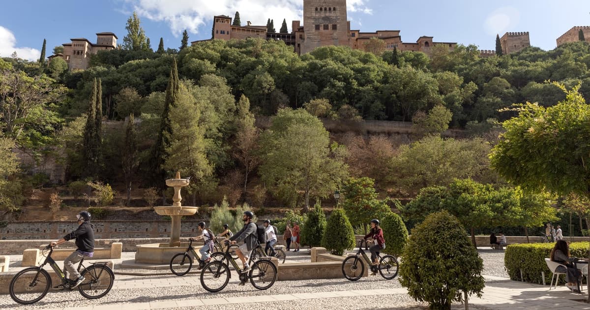 Granada: Albaicín y Sacromonte E-Bike Tour