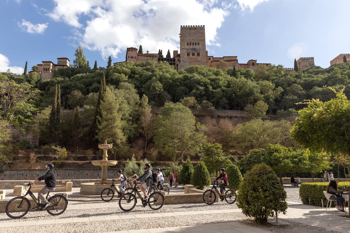 Granada: Albaicín y Sacromonte E-Bike Tour