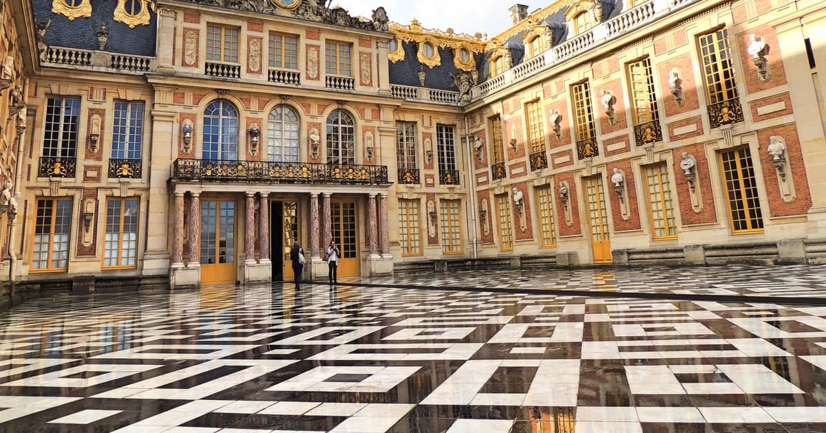 Versailles: Skip-the-Line Guided Palace Tour and Full Access