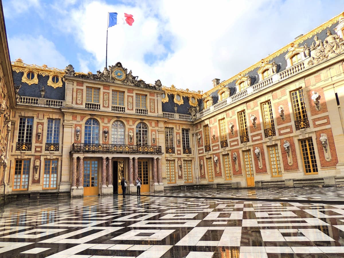 Versailles: Skip-the-Line Guided Palace Tour and Full Access