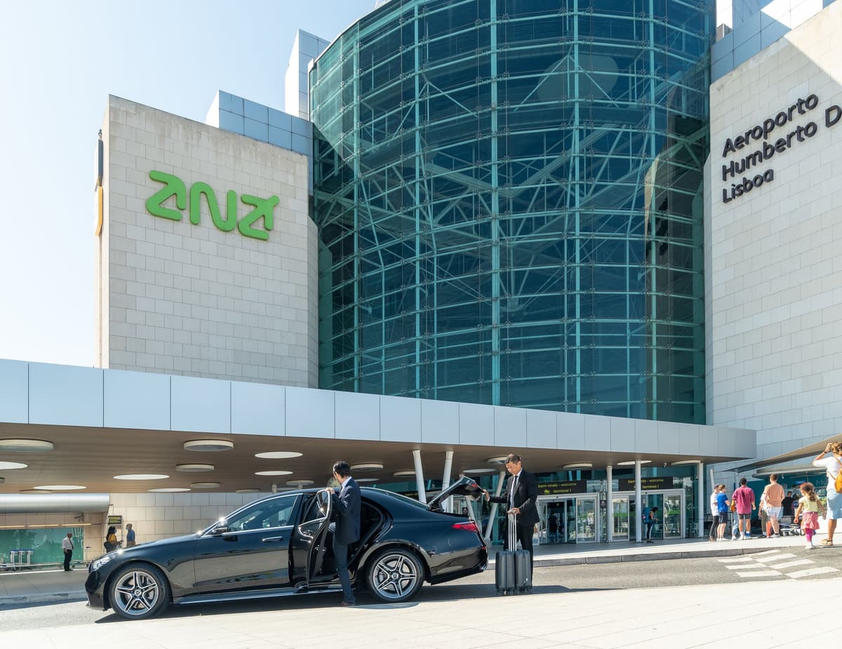 Private 1-Way Transfer from Lisbon Airport to Lisbon