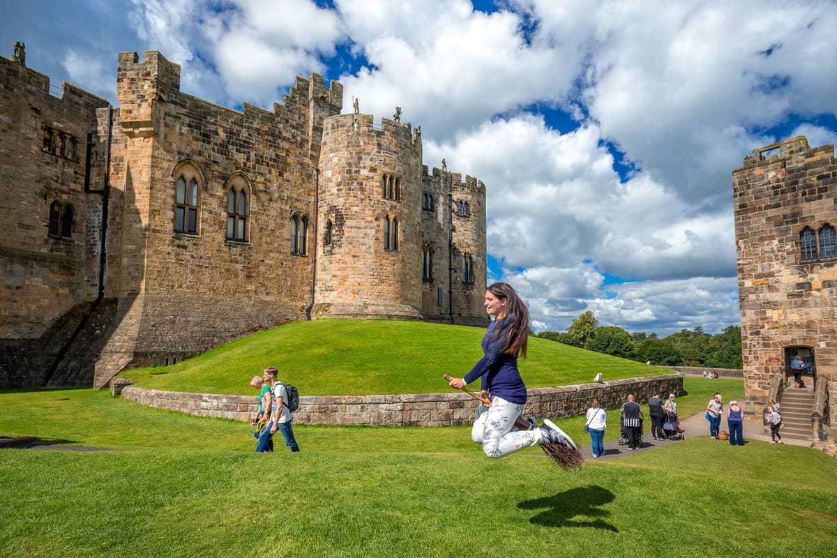 Desde Edimburgo: excursión de un día a Bamburgh y al castillo de Alnwick