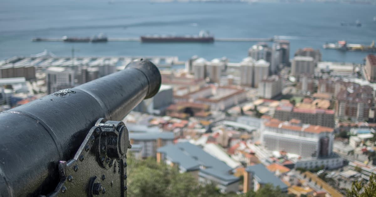 From Seville: Guided Day Trip to Gibraltar