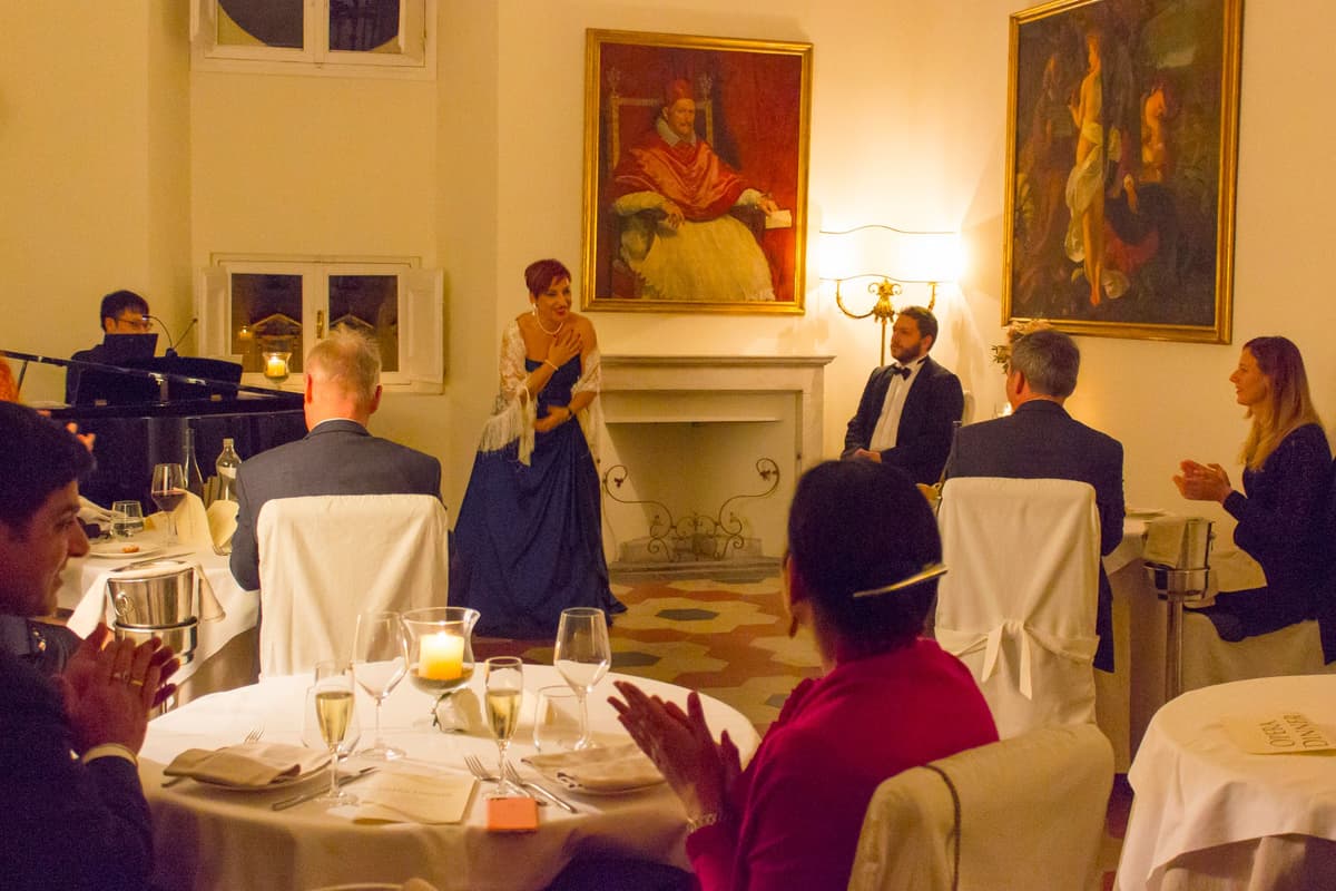 Roma: Cena y Espectáculo de Ópera en el Palacio Pamphili