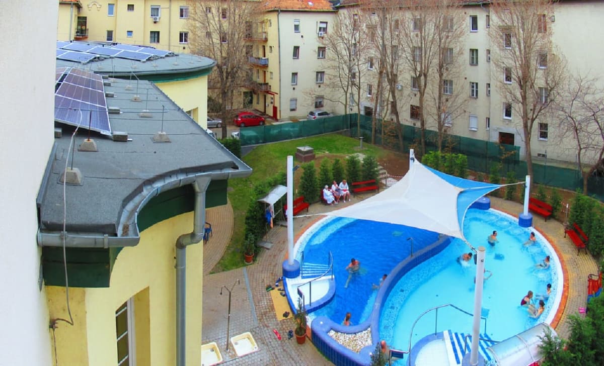 Budapest: Dandar Thermal Bath Full-Day Admission
