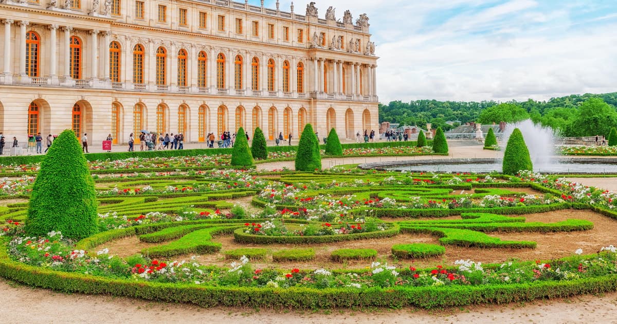 From Paris: Versailles Skip-the-Line Tour by Coach