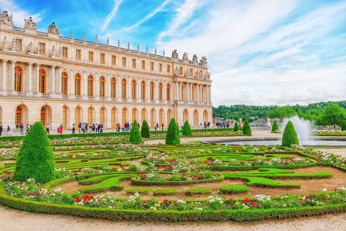 From Paris: Versailles Skip-the-Line Tour by Coach