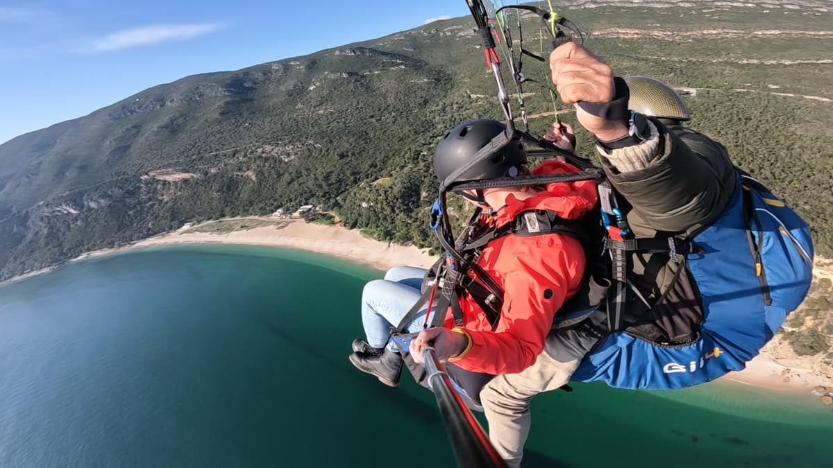 From Lisbon: Paragliding Pack (Flight+Video+Transportation)