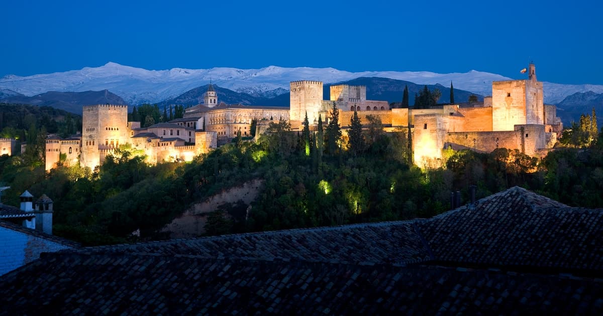 Granada: La Alhambra y los Palacios Nazaríes Visita Guiada Nocturna