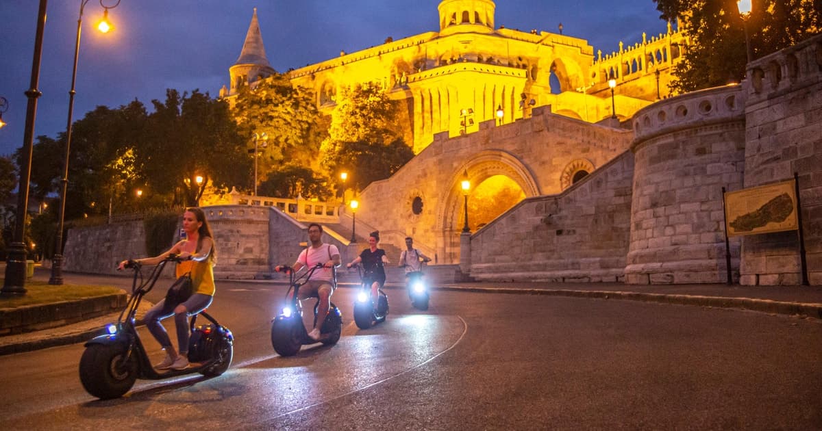 Budapest: Buda Castle E-Scooter Evening Tour