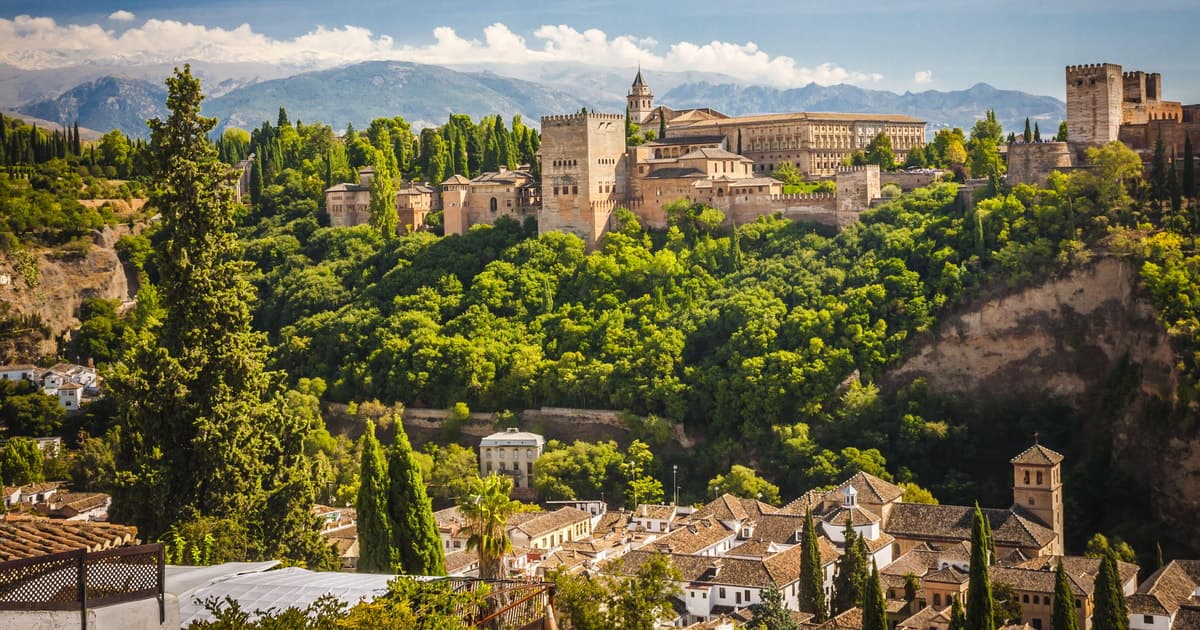 From Malaga: Day Trip to Alhambra by Bus with Entry Tickets