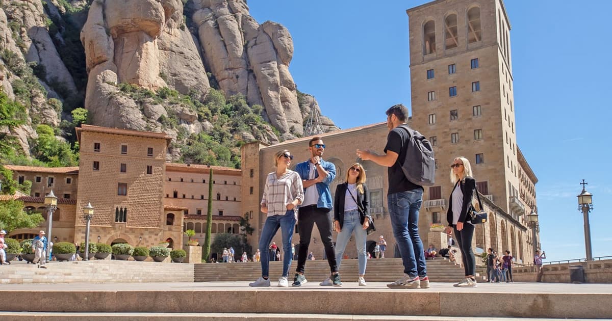 Barcelona: Montserrat, Girona y Costa Brava Excursión de un día con guía